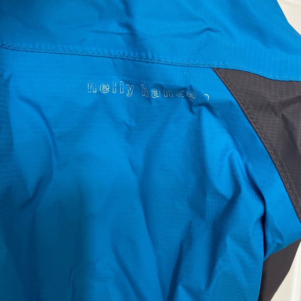 Helly Hansen women’s rain/wind coat - Picture 6 of 6